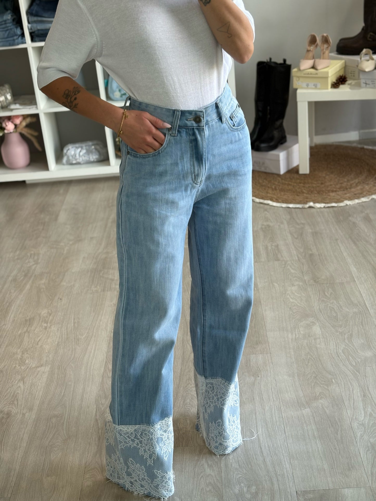 Jeans ricamato pizzo bianco