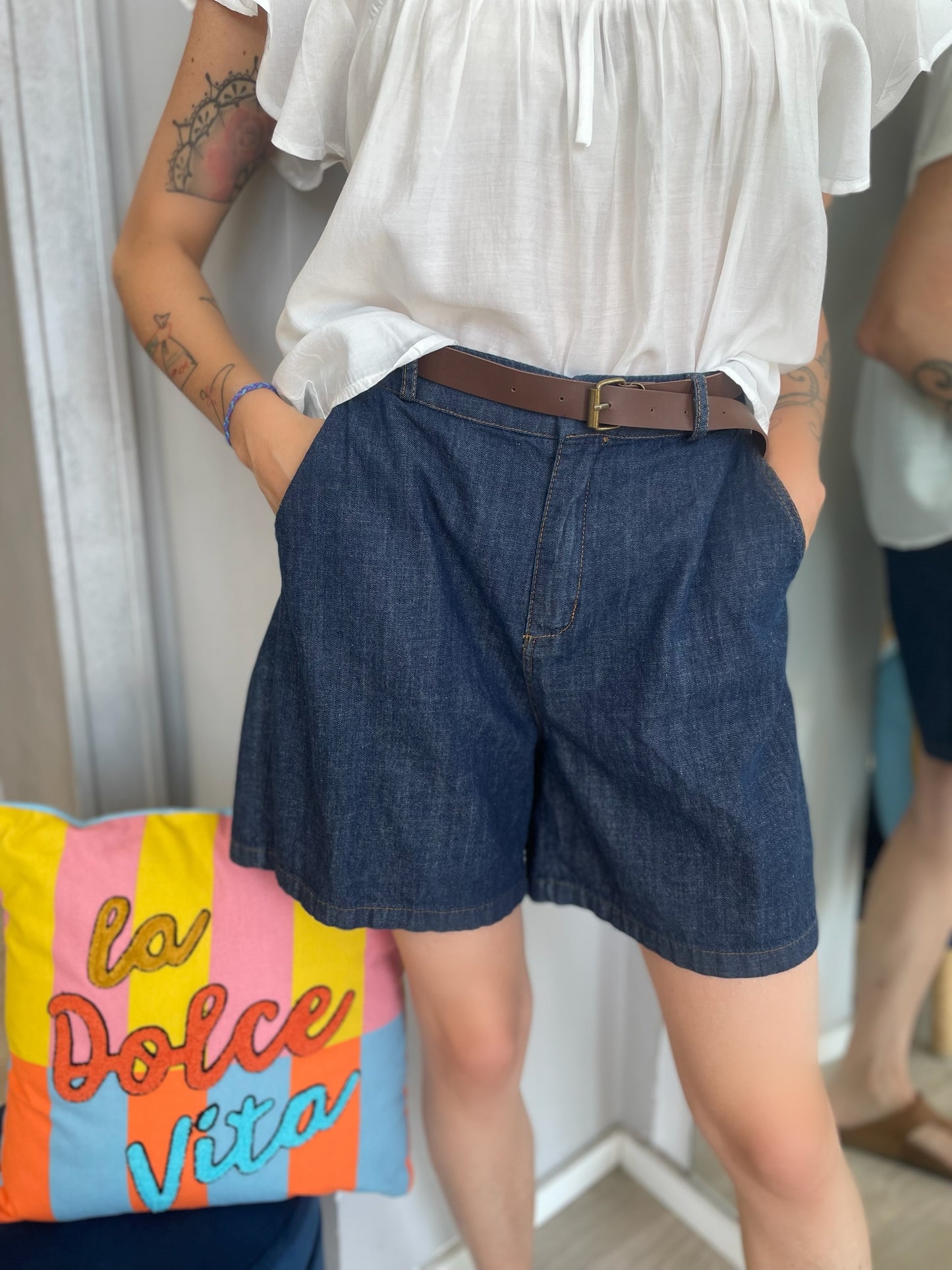 Pantaloni bermuda jeans