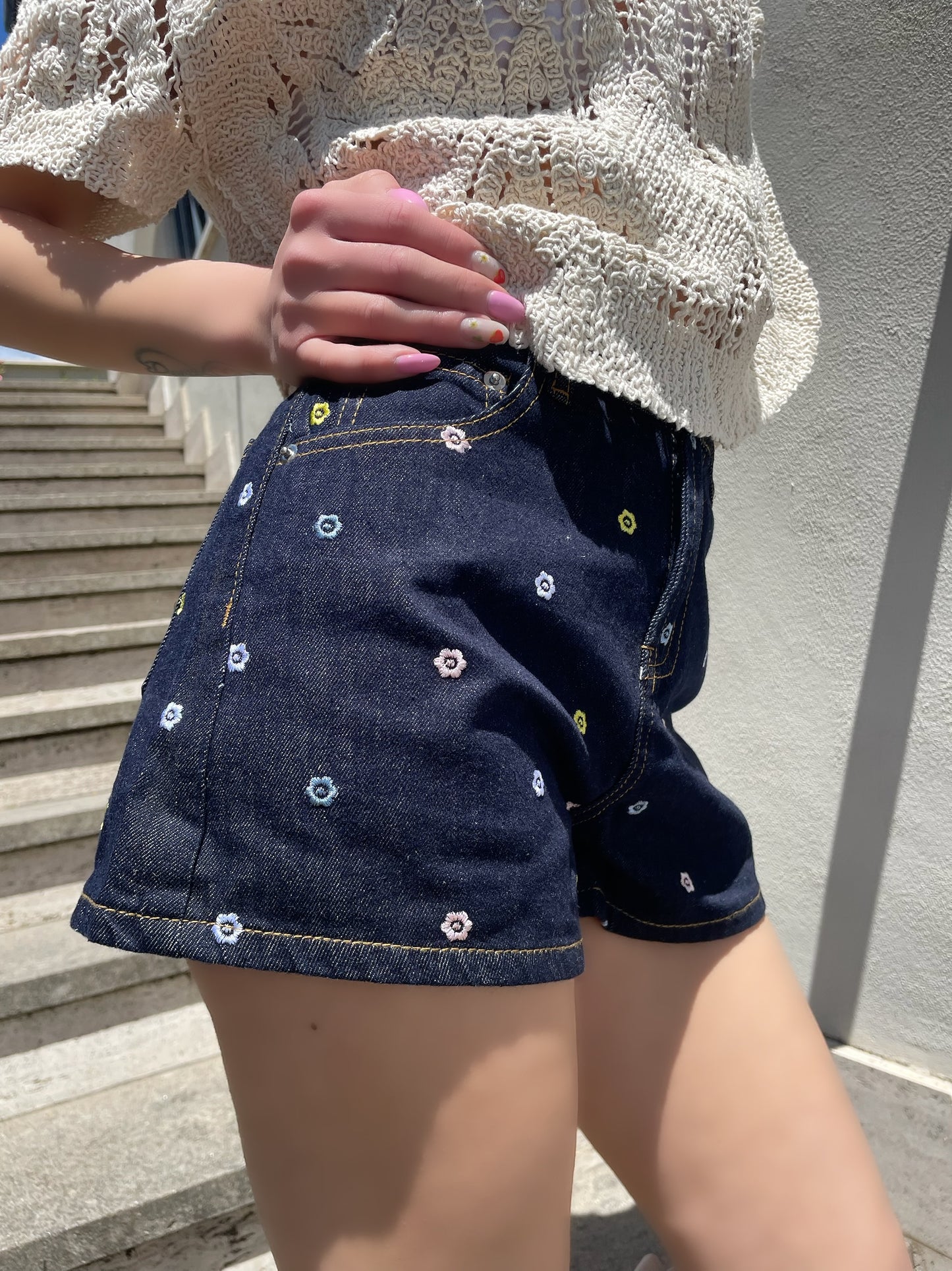 Jeans corti fiorellini