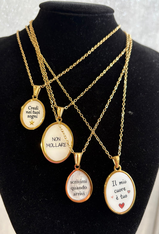 Collana con scritte