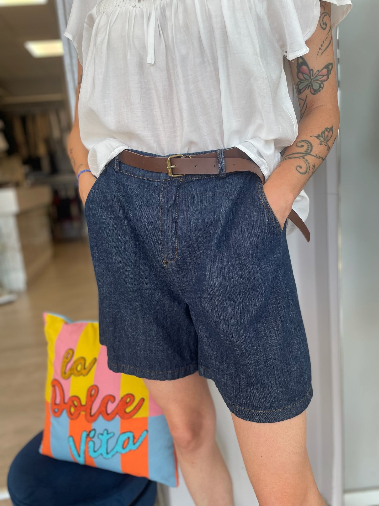 Pantaloni bermuda jeans