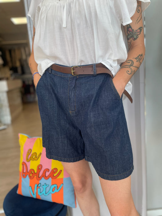 Pantaloni bermuda jeans