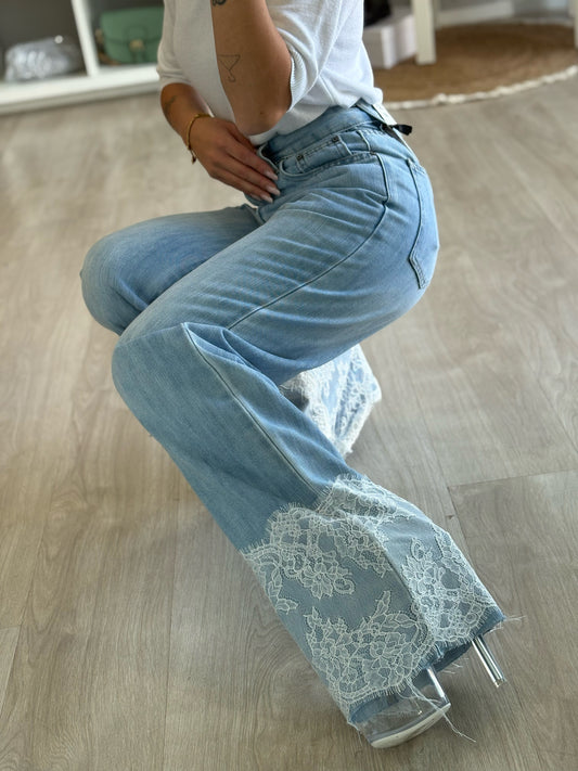 Jeans ricamato pizzo bianco