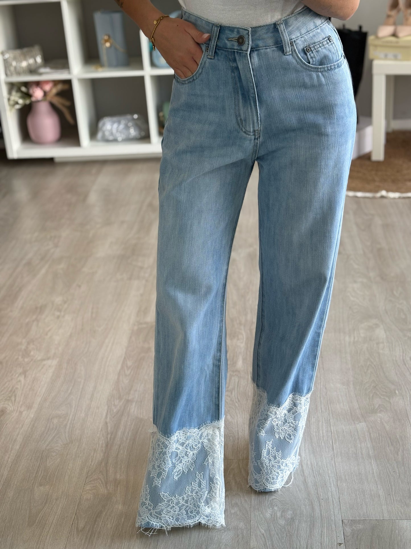 Jeans ricamato pizzo bianco