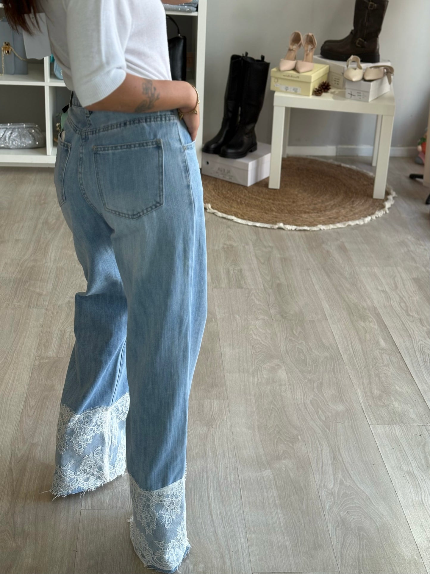 Jeans ricamato pizzo bianco