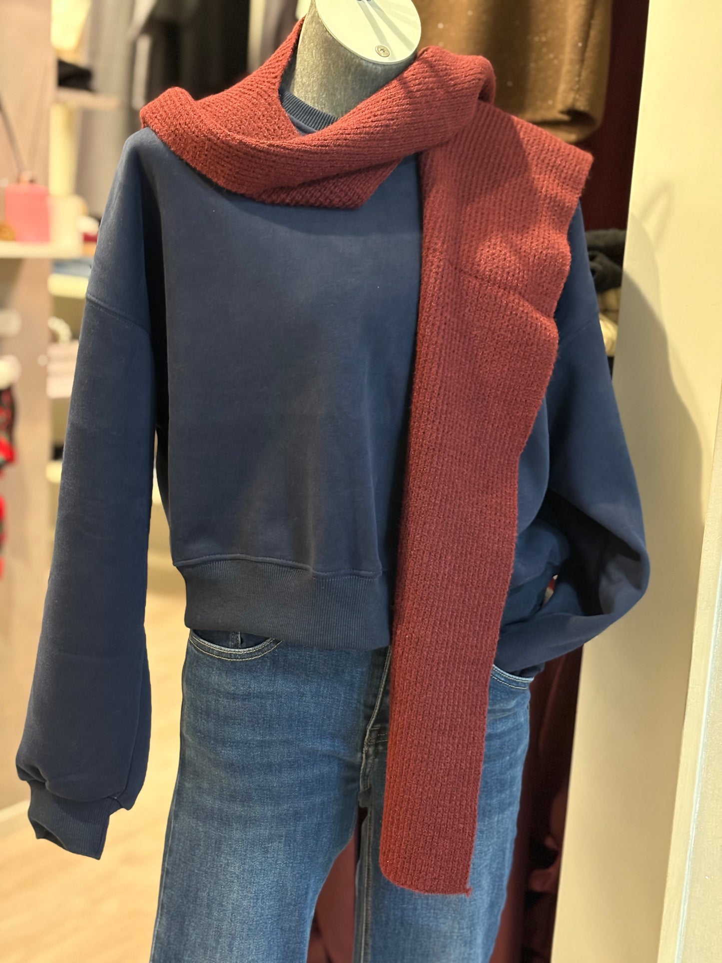 Maglione con sciarpa