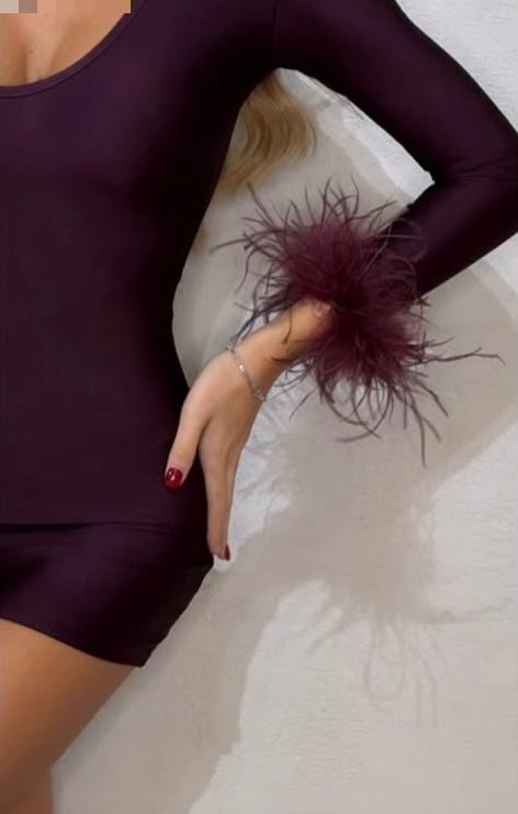 Vestito corto con piume