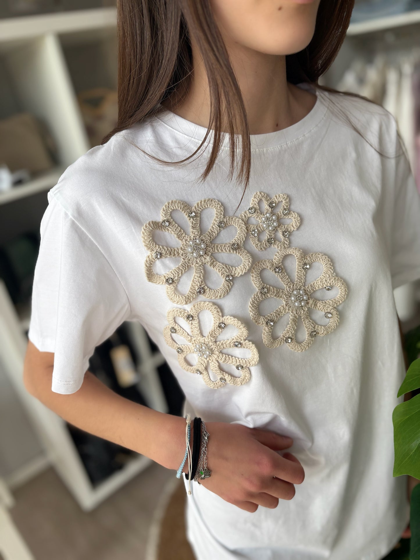 T-shirt fiori ricamati