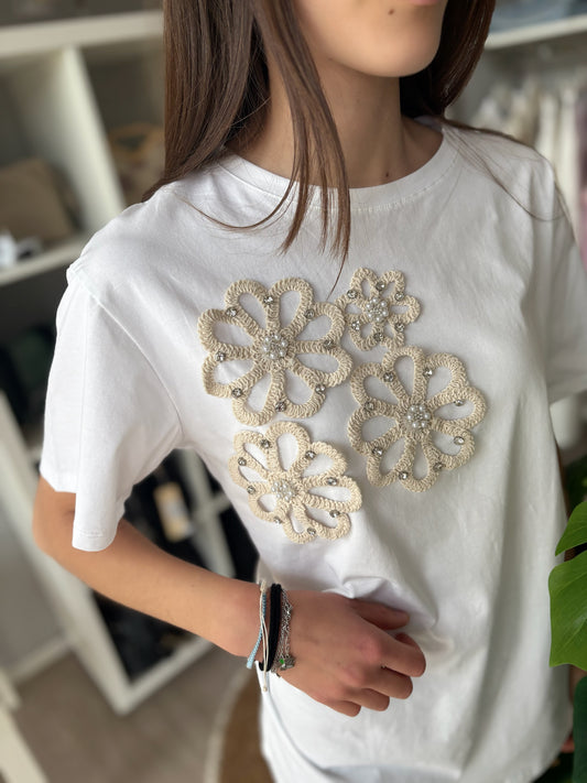 T-shirt fiori ricamati