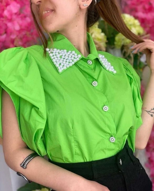 Camicia verde con manica a sbuffo